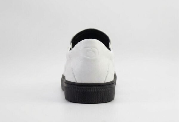 Cruise (White on Black)